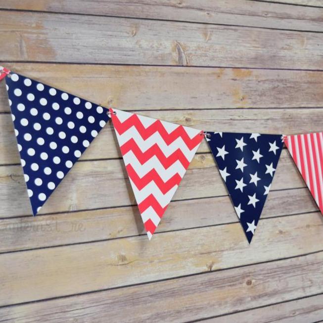 4th of July Red, White and Blue Triangle Flag Pennant Banner (11FT) - Luna Bazaar | Boho & Vintage Style Decor