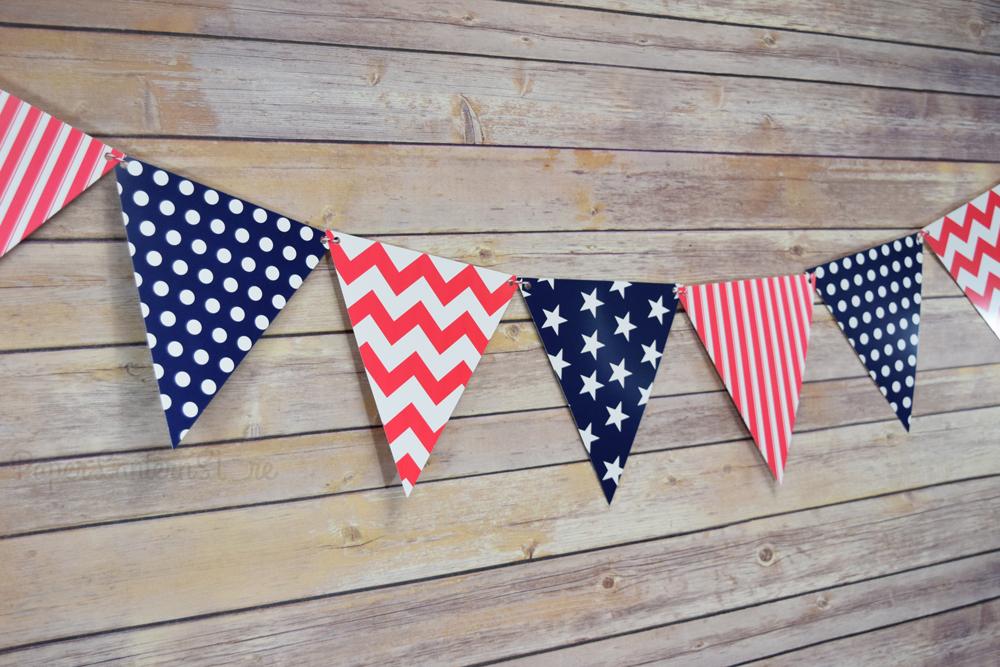 4th of July Red, White and Blue Triangle Flag Pennant Banner (11FT) - Luna Bazaar | Boho &amp; Vintage Style Decor